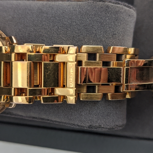 Rare rose gold tone Valentino watch - Picture 5 of 7